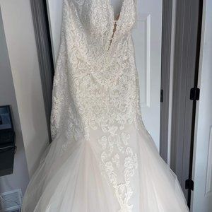 Wedding dress